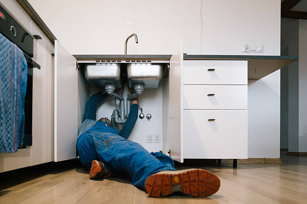 Professional Leak Detection technician working in Riverside, IL